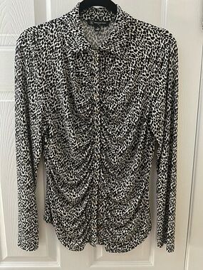 INC Women's Printed Ruched Snap-Front blouse. Size M